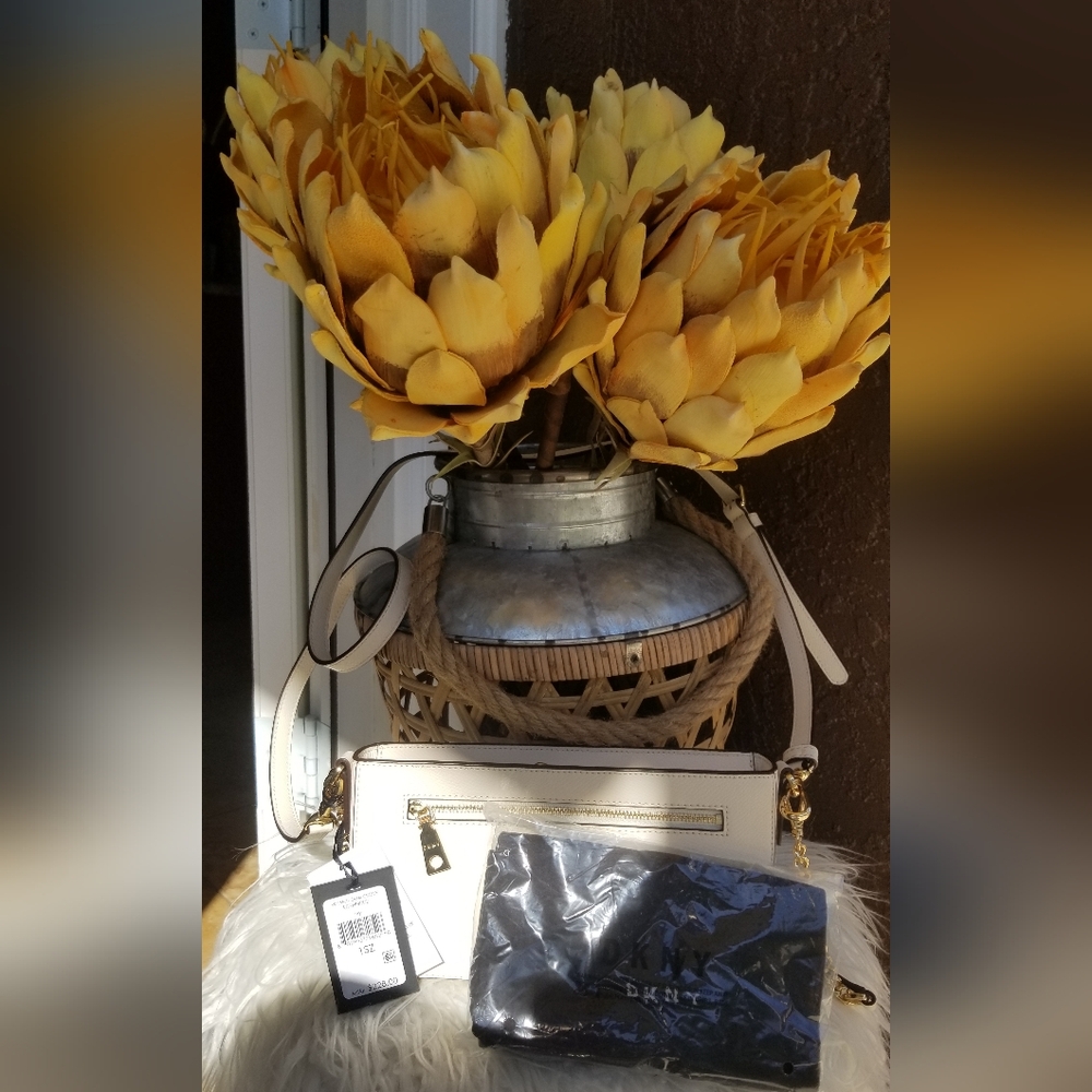 NWT DKNY LEATHER CROSSBODY